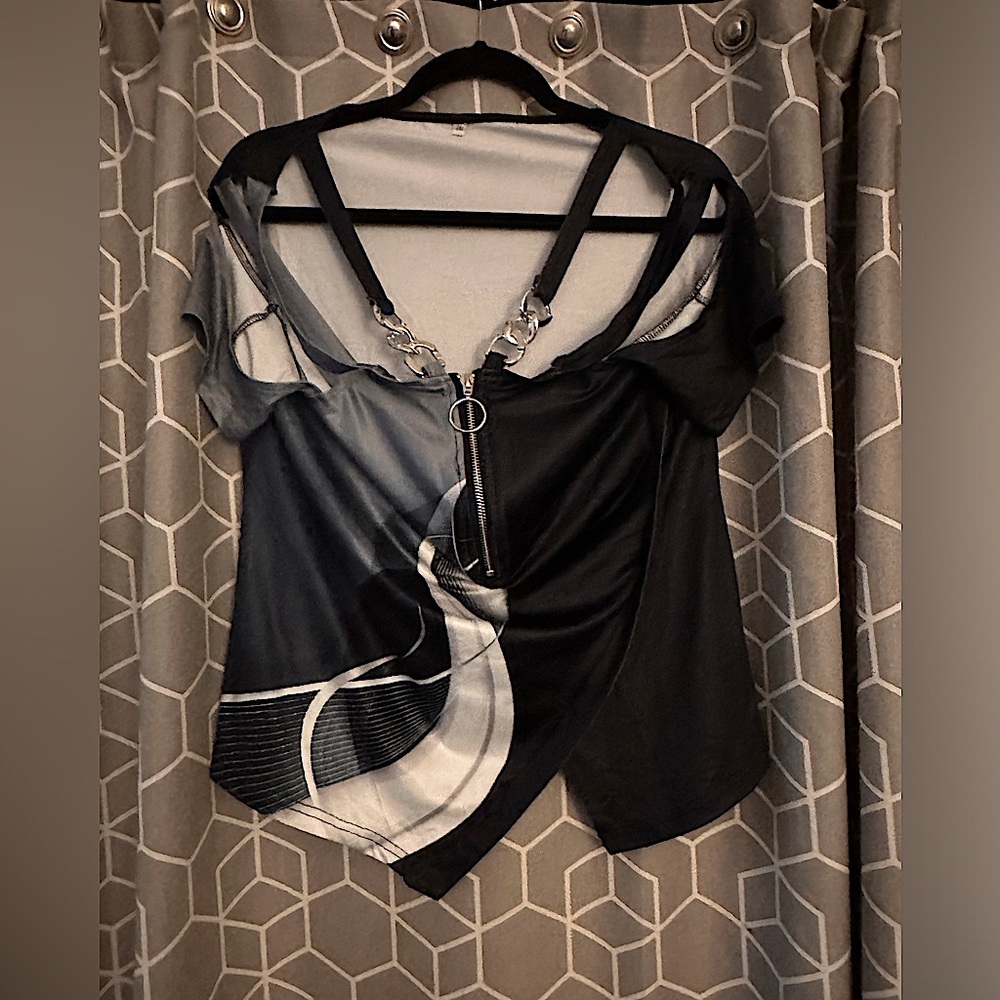 NWOT Stylish Ladies Black and White Blouse